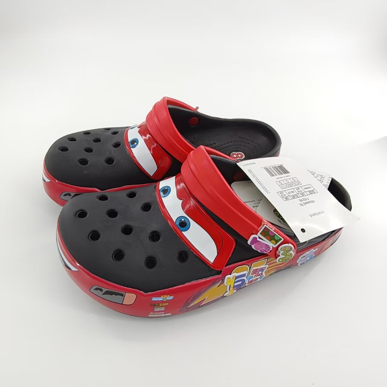 Hellblaue Clogs mit Rennwagenm – Car Accessories App Bewertung und Preis