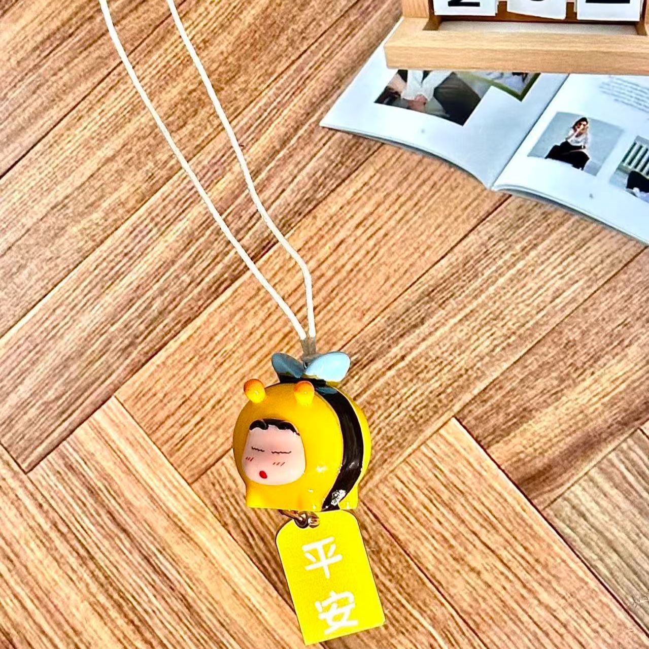 Crayon Shin-chan Bienen-Cospla – Car Accessories App Bewertung und Preis
